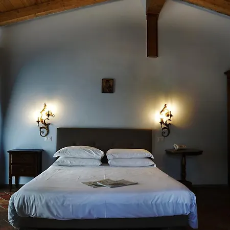 Borgo I Tre Baroni - & Poppi