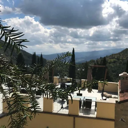 Borgo I Tre Baroni - & Poppi